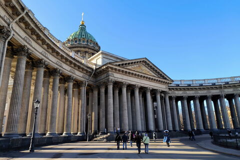 В гости к ангелу и Кутузову: как подняться на восточное крыло Казанского собора