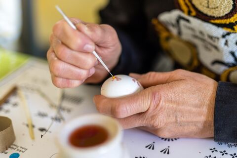 Муха на тарелке — к скорой свадьбе: эти и другие народные приметы на Пасху — ждем удачу