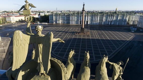 Дворцовая площадь в Санкт-Петербурге