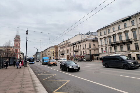 Петербуржцы пересаживаются на гибриды: что происходит с авторынком