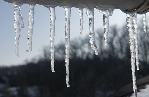 У зимы появился невидимый инспектор: в Петербурге нейросеть с начала января нашла полсотни крыш с сосульками