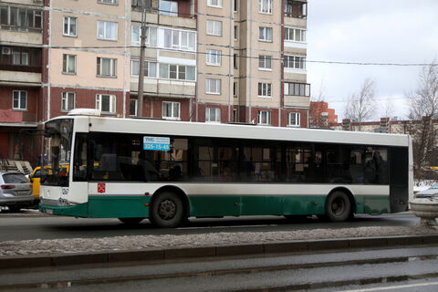 Запах бензина, 9 копеек и тарахтение «лунохода»: Петербург прокатился сквозь сто лет автобусной истории