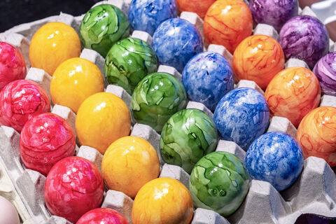 Яйца на Пасху крашу только так: 3 секретных способа от бабули из деревни