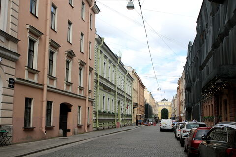 Санкт-Петербург очищает улицы: ветхие «брошенки» эвакуируют на спецстоянки