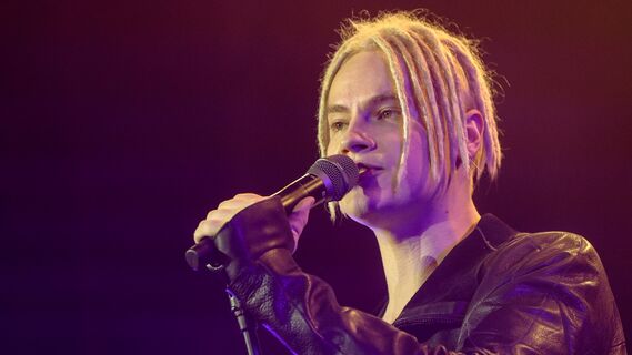 Женился на учительнице: как выглядит и чем занимается первая жена Шамана
