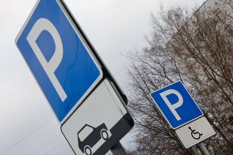 Цитадельское шоссе приютило «автополк»: в Кронштадте открыли парковку на 200 машин