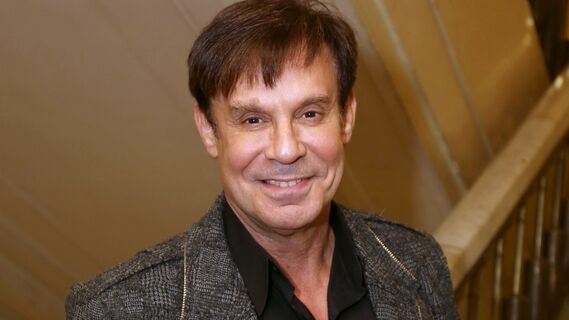 Ефим Шифрин улетел в гости к родным