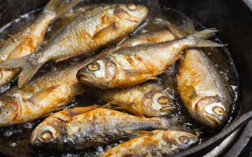 Сезон корюшки в Питере: Как поджарить мелкую рыбку хитрым способом - вкусно и красиво