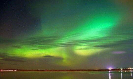 В эту новогоднюю ночь Петербург ждет подарок с небес: северное сияние или фейерверк природы
