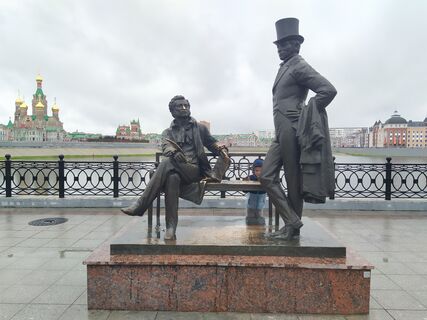 Пушкин встретился с Онегиным, а Грейс Келли - с Февронией: город России, где собраны уникальные памятники