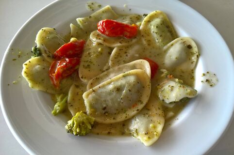 Пару ложек в кастрюлю – и пельмени никогда не разварятся: даже магазинные полуфабрикаты станут вкуснее