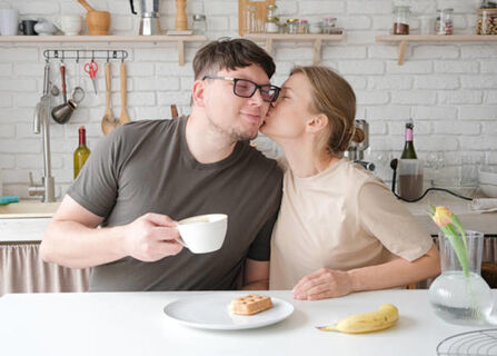 Не цветы и не сертификат: вот что подарить любимой на 8 марта – будет в восторге и осыпет поцелуями