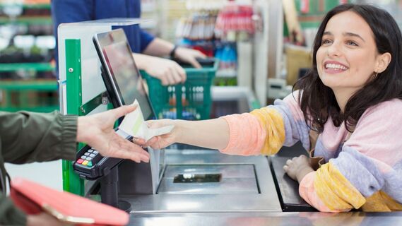 Такие посетители выводят кассиров и продавцов