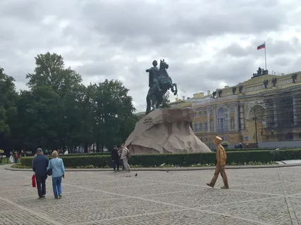 Слепые дожди при аномальном давлении: синоптики нашли виновника петербургской аномалии