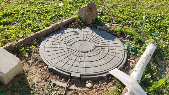 Горсть в септик раз в год – и откачка не нужна: в грунт будет уходить кристально чистая вода