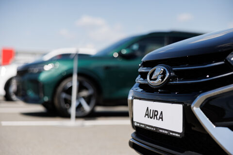 Петербургская мэрия «оседлает» Lada Aura: 40 седанов за 108 миллионов