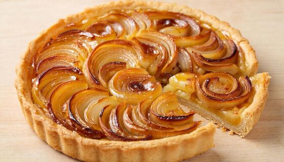 Пирог "Закусон" с секретом: 1 ингредиент делает начинку бомбической – домочадцы уплетают за секунду