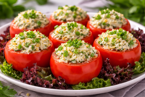 Закуска "Кайфун": эффектное блюдо из помидоров для праздничного стола за считаные минуты