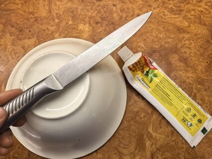 Зубная паста поможет заточить нож до бритвенной остроты: быстрый домашний способ без затрат