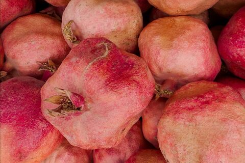 Не гранат, а сахарное лакомство: как отличить спелый и сладкий плод от несъедобной кислятины — не выходя из магазина