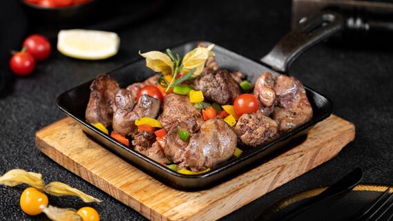 Простой рецепт тушеной куриной печени