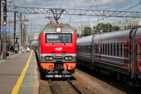 Столики, освещение, вентиляция и розетки: РЖД показали вагоны с расширенными спальными местами