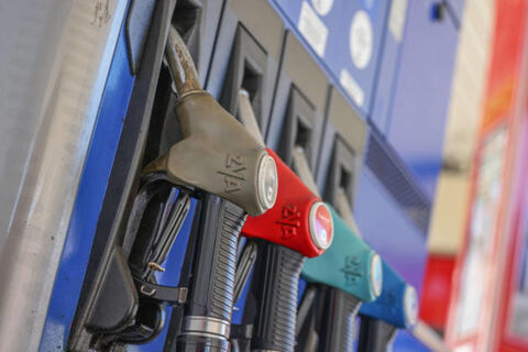 Что будет, если залить в бак 92 и 95 бензин одновременно: разрушаем главный миф водителей