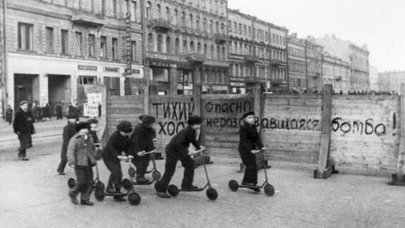 81 год со дня полного освобождения Ленинграда от фашистской блокады: делимся тремя фактами об осажденном городе-победителе