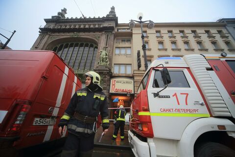 Чердак в пламени: 157 спасателей локализовали возгорание и спасли 18 человек