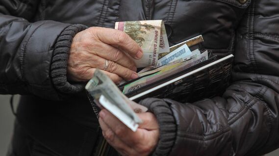Пенсионерам готовят щедрый подарок к Новому году: наконец-то это не продуктовый набор