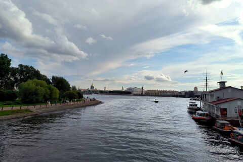 Петербургская вода чище слезы: как невидимая армия спасает Неву от беды