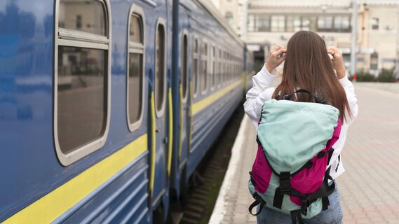 Не стоит делать этих вещей в поезде: проводник проводит косым взглядом