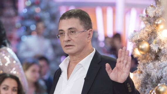 «Перестаралась с пластикой»: ахнете, увидев непубличную жену доктора Мясникова