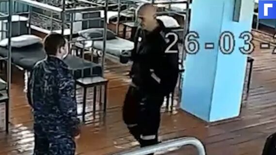 Личного врача Навального задержали возле колонии в Покрове