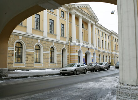 Дубль два: здание Главпочтамта в Петербурге снова продают за 1,2 млрд рублей