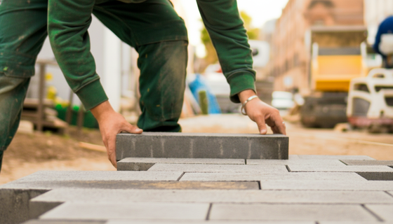 «Поребрик» или «бордюр»: почему Петербург стоит на своём и как говорить правильно