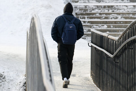 Нападение школьника на учительницу: холодный вывод эксперта — обыски учеников нарушат учебный процесс