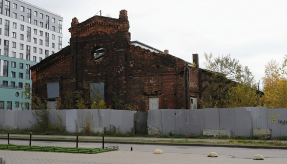 «Почта России» пускает с молотка свои метры у «Вокзала 1853»: распродажа по соседству с гастрорынком