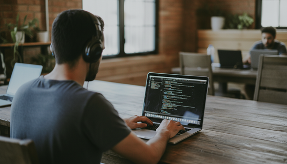 ДМС и карьерный лифт без остановок: чего на самом деле добиваются от работодателей петербургские зумеры