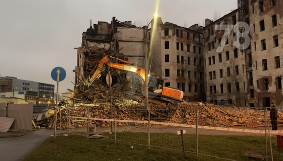 Ещё сутки ради «кусочка»: на Розенштейна продолжают разбирать лишь часть дома