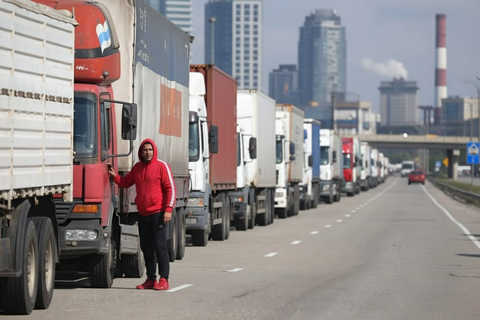 Легковушка, а счёт как у фуры: из‑за грузовиков водителям приходят штрафы до 600 тысяч