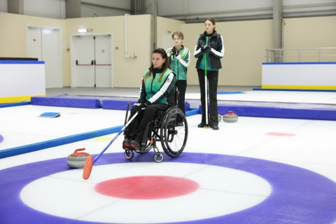 Лёд под колёсами: Петербург встречает международный турнир по кёрлингу на колясках
