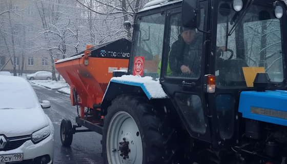 Гололёду — бой: петербургские дворы обработают средствами против льда