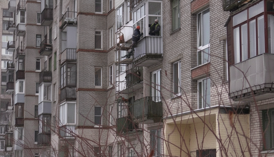 Поставили стеклопакеты — готовьтесь к демонтажу: почему в Петербурге остекление может стоить вам балкона