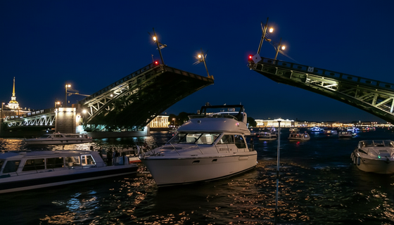 Последняя разводка в Петербурге: в ночь на 30 ноября навигация на Неве завершится, и мосты сойдутся до весны