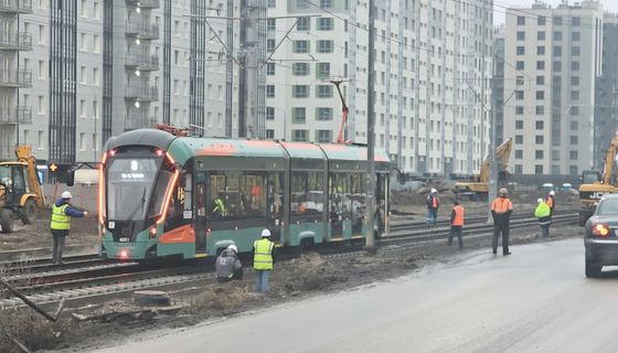 Премьера на рельсах: первый экспериментальный трамвай прокатился — и именно в Шушарах