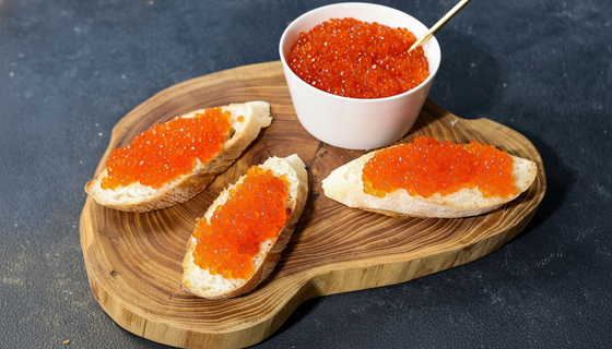 Баночка с «икрой», а внутри икорный суп: как мошенники наживаются на новогодней суете