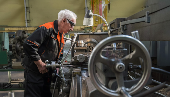 Седины в цене: петербургским пенсионерам стали на 65% чаще звонить с подработкой