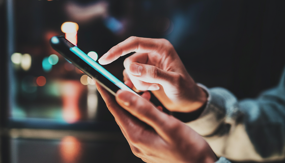 «С Новым годом!» — и с прощанием с деньгами: новая афера с праздничными открытками