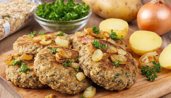 Никто не понимает, что эти котлеты из овсянки: на вкус как мясные, а готовятся на раз-два